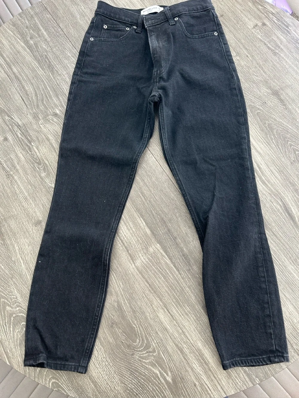 Abercrombie & Fitch The Skinny High Rise. Size  25. New